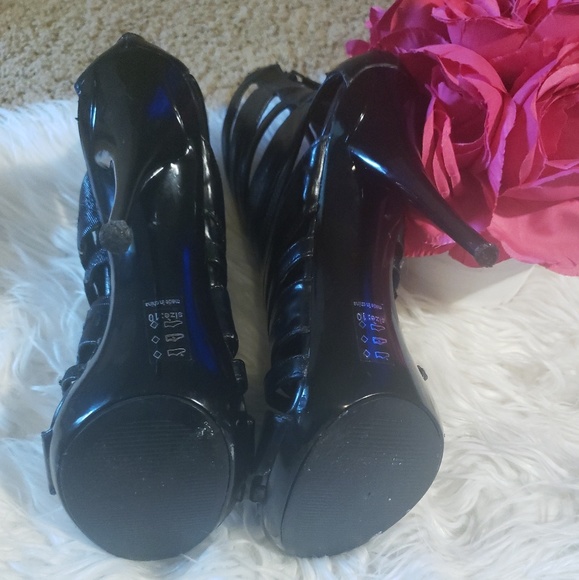 ! Strapped Black Booties Size 10 ! - Picture 4 of 4